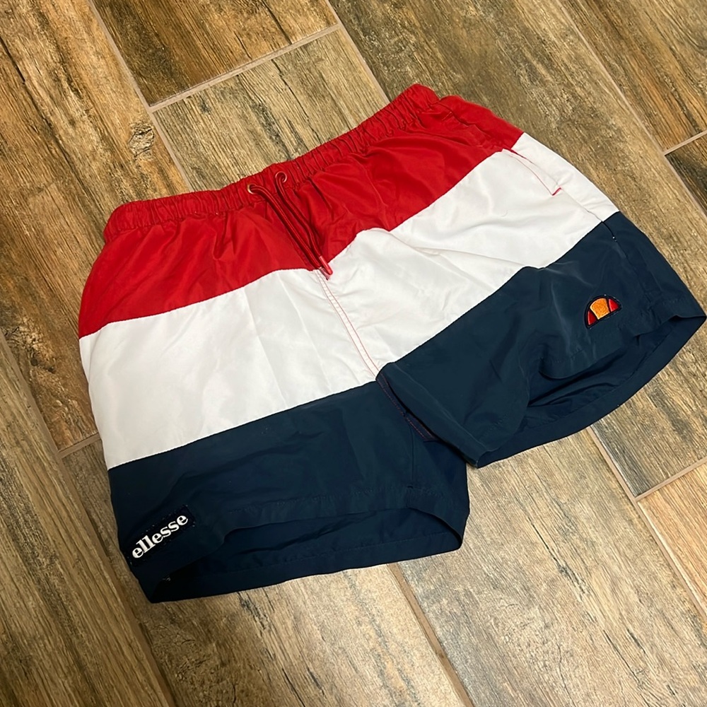 Ellesse L shorts good condition